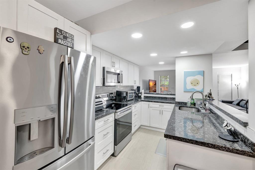 Building Photo - 640 Tennis Club Dr