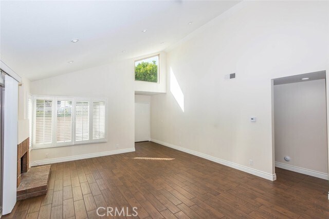 Building Photo - 1 Navarre