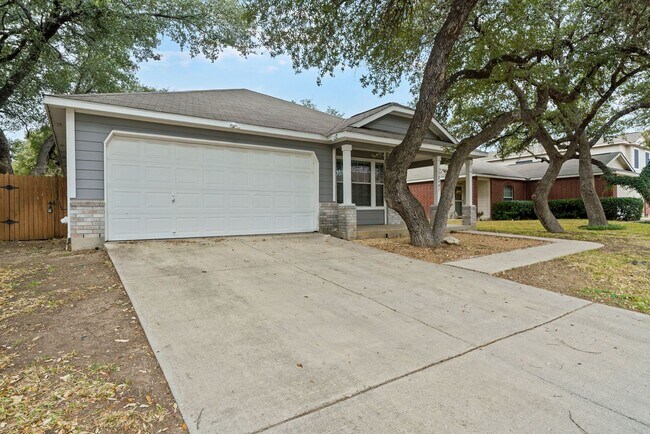 Building Photo - Charming 3-Bedroom Home in Carriage Hills ...