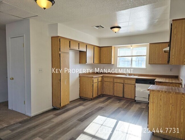 Building Photo - OPEN 3 BEDROOM/ 2 BATH CONDO