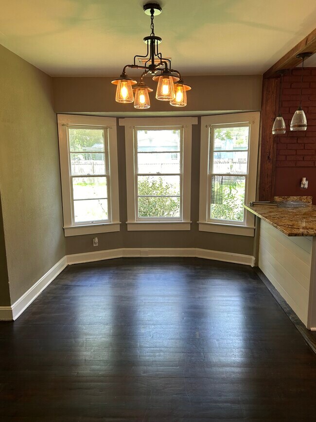 Building Photo - 115 E Lattin St