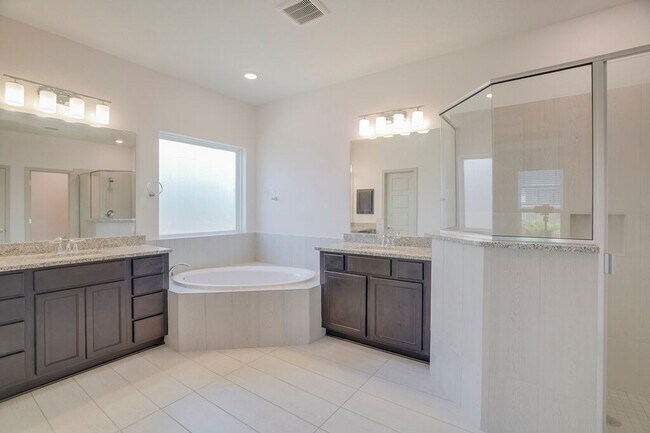 Building Photo - 5616 Monrovia Ln