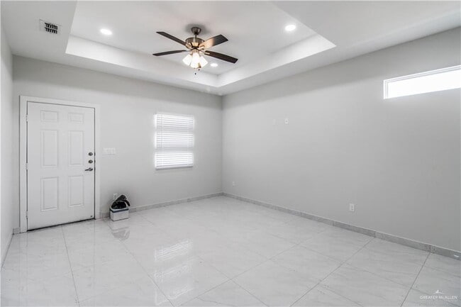 Building Photo - 18 Inspiration Rd