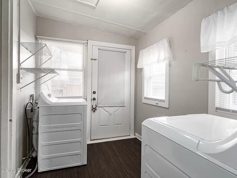 Mud Room - 502 Washburn Ave