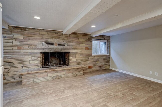 Building Photo - 237 S Hardin St
