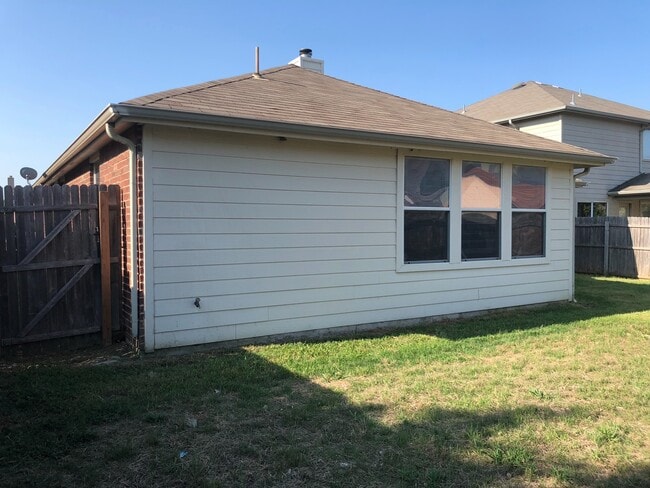 Building Photo - Super Cute 3/2 in Lost Creek Ranch!!