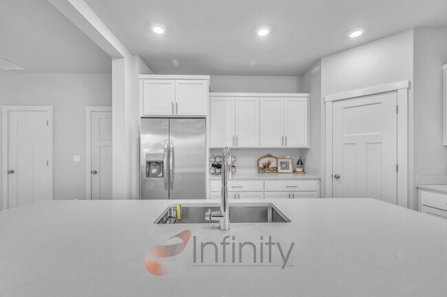 Building Photo - 8943 SW Vermillion Dr