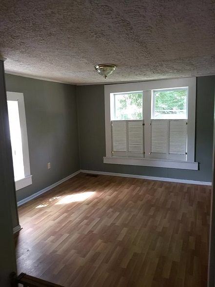 Building Photo - 113 Moberly Ave