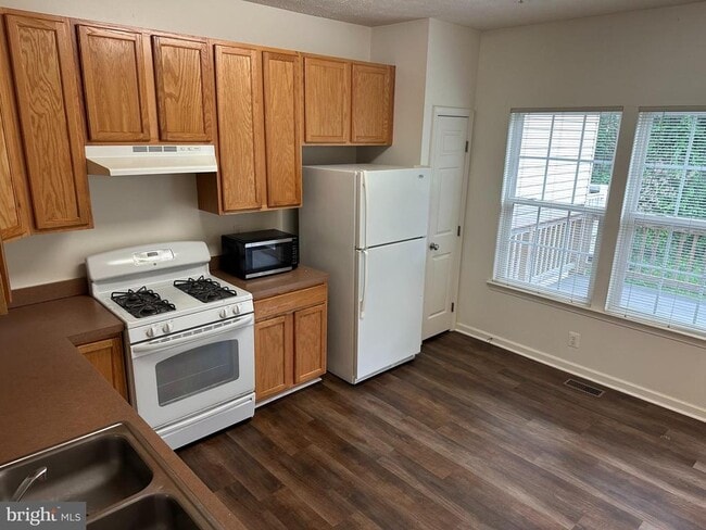 Building Photo - 7216 Mockingbird Cir