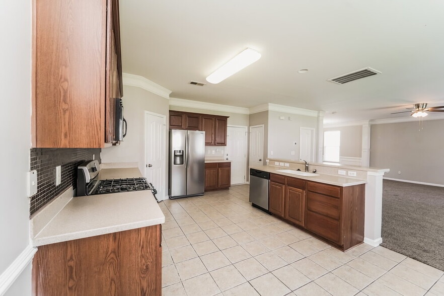 Building Photo - 620 Wrayhill Dr