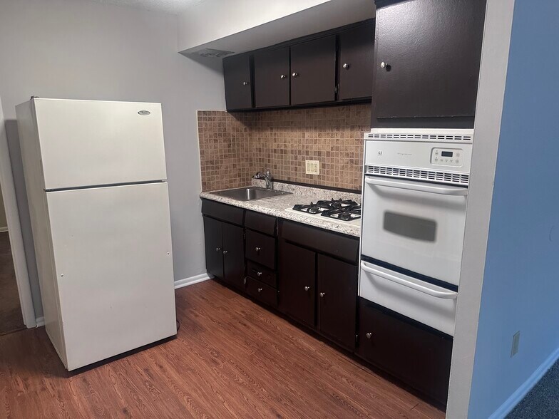 Building Photo - 340 Ripka St