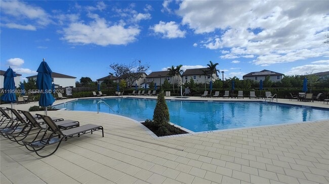 Building Photo - 689 SE 13th St Cir