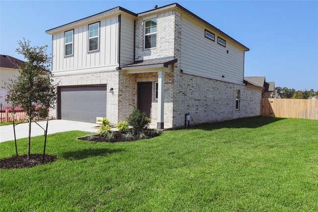 Building Photo - 16 Courageous Side Way