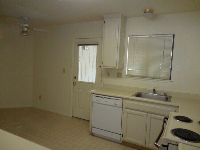 Building Photo - Spacious 2-Bedroom, 2-Bath Single-Story Du...