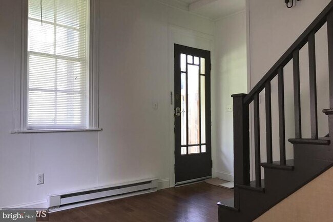 Building Photo - 2472 Waynesboro Pike