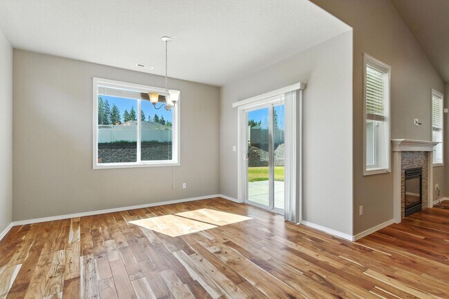 Building Photo - 7029 S Woodhaven Dr