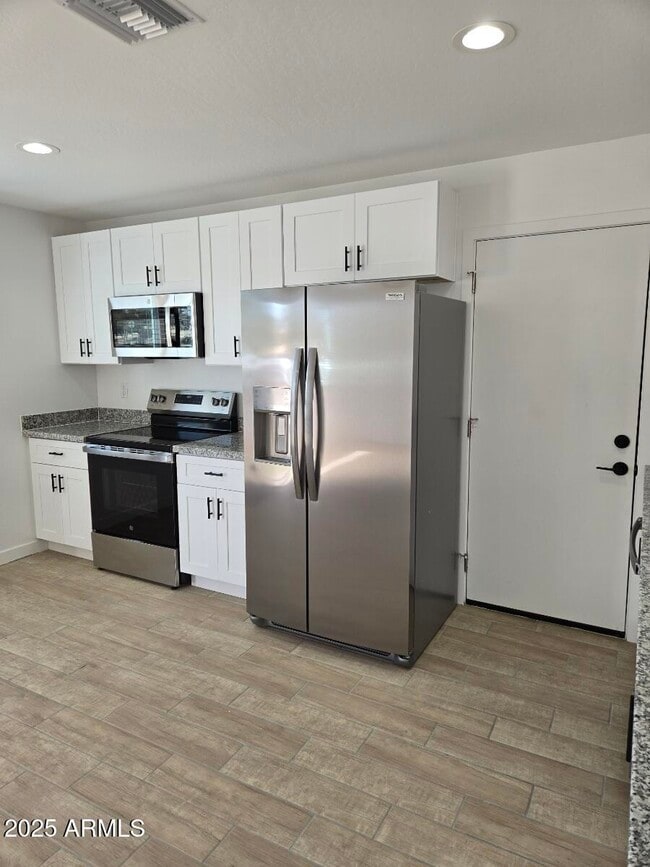 Building Photo - 406 S 98th Pl