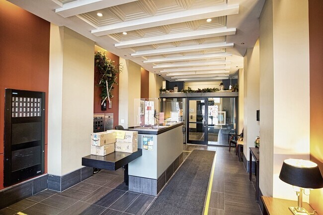 Building Photo - 1255 S State St