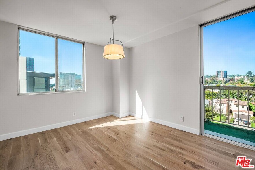 Building Photo - 10751 Wilshire Blvd