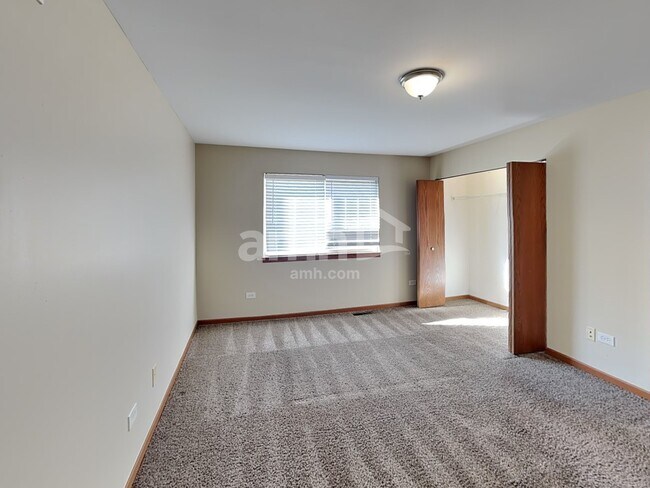 Building Photo - 26251 W Bayberry Ct