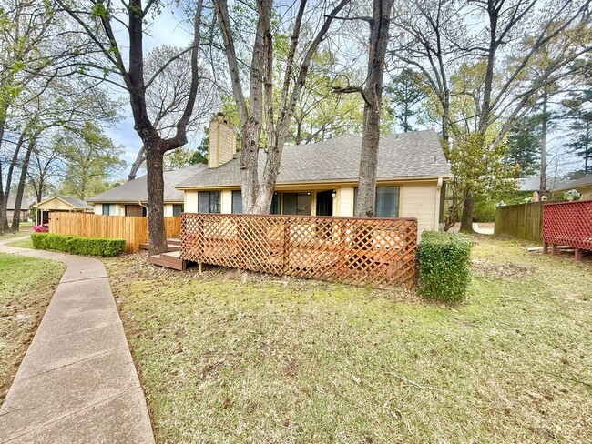 Building Photo - 2-bed/2-bath off Eagles Nest