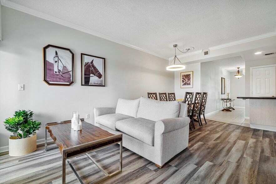 Building Photo - 2040 Greenview Shores Blvd
