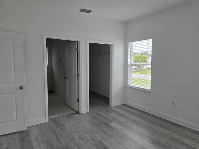 Building Photo - 2776 SW 142nd Ln