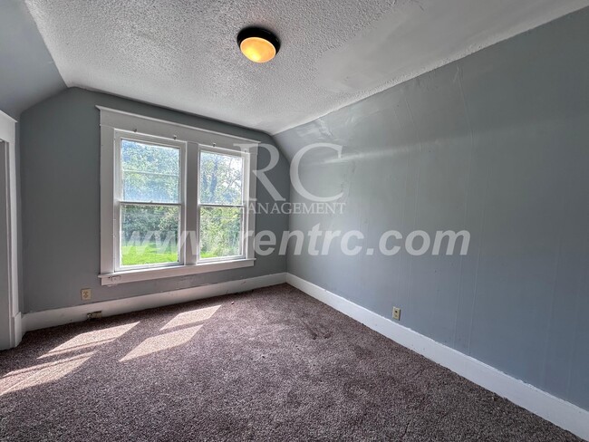 Building Photo - 92 Lake-
