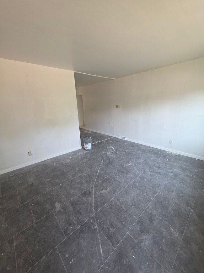 Building Photo - Nice 4bed/1bath home