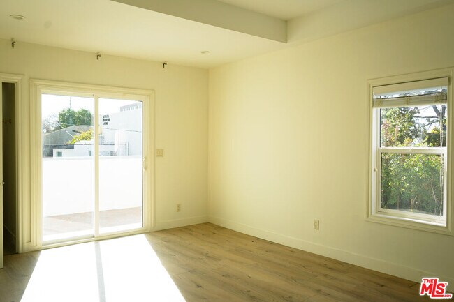 Building Photo - 10520 Eastborne Ave