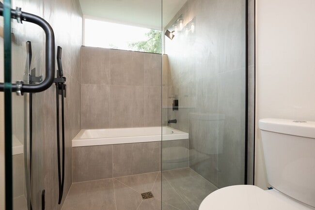 Building Photo - One year old townhome