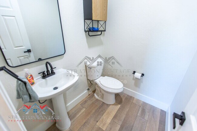 Building Photo - 14616 W Windward Ave