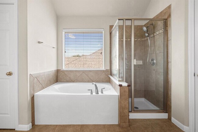 Building Photo - 13713 Glen Mark Dr