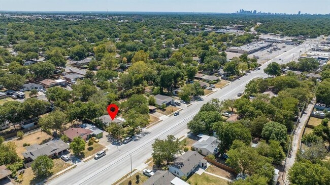 Building Photo - 2442 Oates Dr