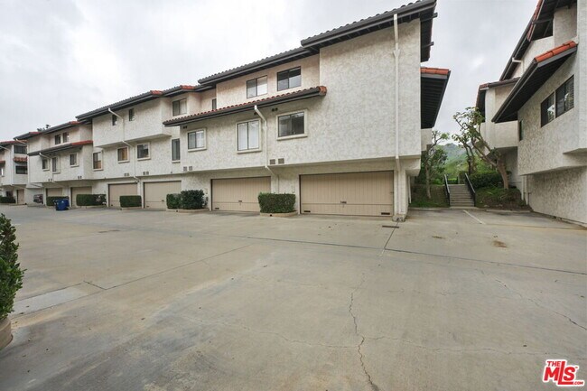 Building Photo - 1486 Palisades Dr