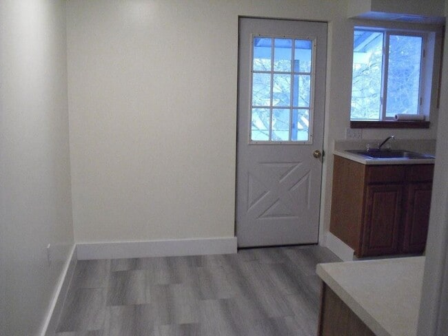 Building Photo - 749 E State St