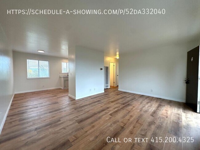 Building Photo - 102 E Bernal Dr