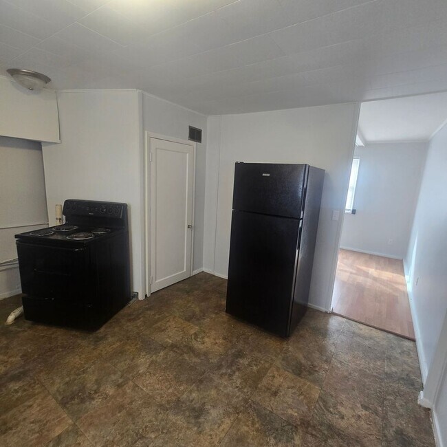 Building Photo - 706/708 E Division St.