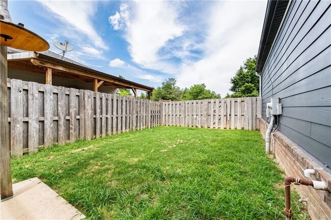 Building Photo - 5207 S 65th Pl