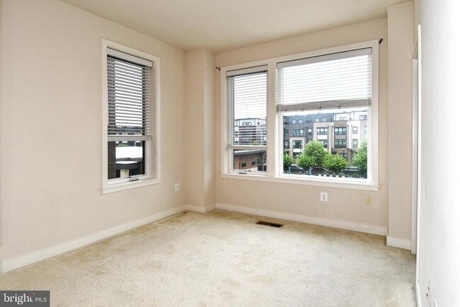 Building Photo - 16301 Columbus Ave