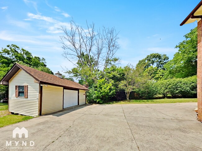 Building Photo - 2308 Oakstone Cir