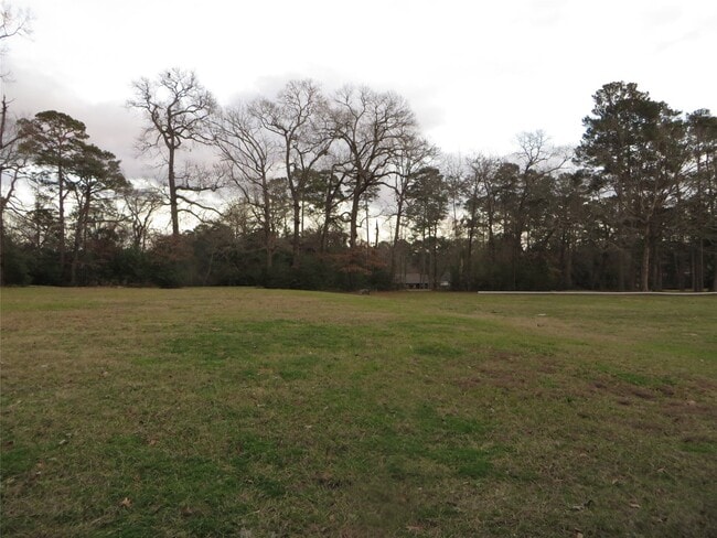 Building Photo - 8716 Club House Dr