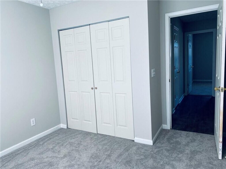 Building Photo - 736 Bedford