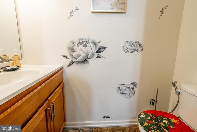 Building Photo - 8 Dickenson Dr