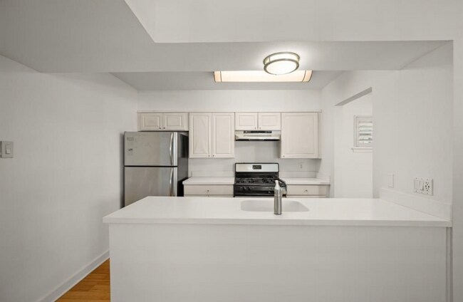 Building Photo - 2303 East Side Dr