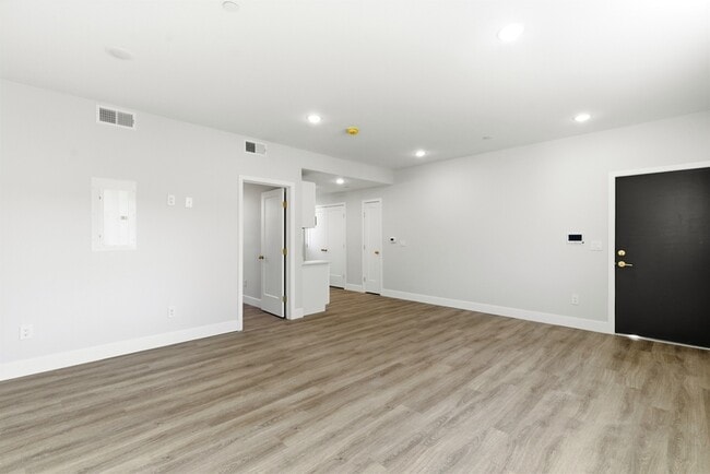 Building Photo - 5137 Master St