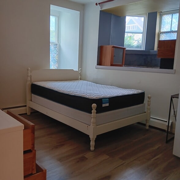 Apt 2 - BR 1 - 523 E State St