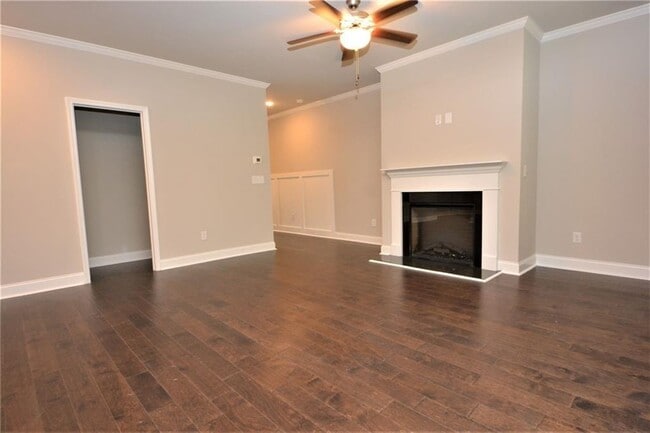 Building Photo - 2170 Manor Pointe Dr