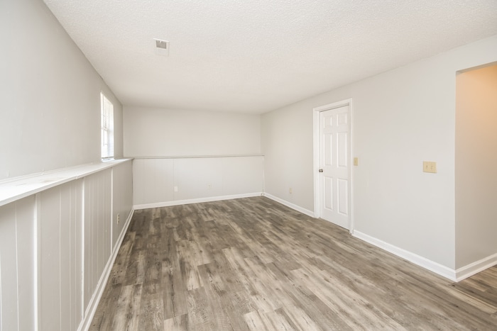 Building Photo - 124 Raintree Dr