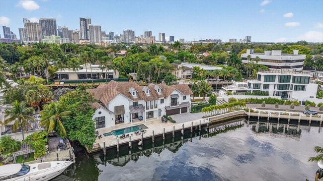 Building Photo - 400 Mola Ave